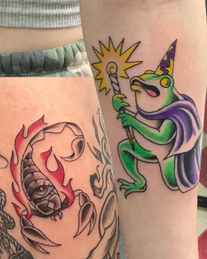 Colour traditional frog and flames on a lower leg — by Gabriel Gonzalez